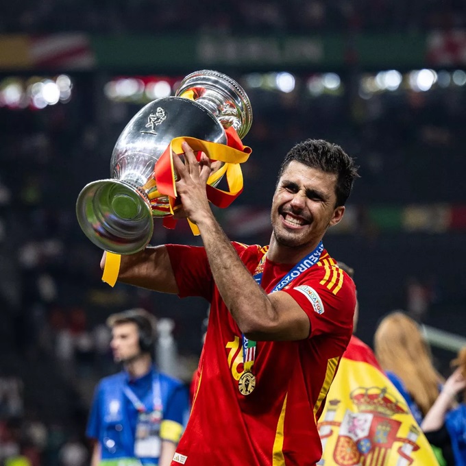 Rodri khép lại mùa giải 2023/24 hoàn mỹ với chức vô địch EURO 2024